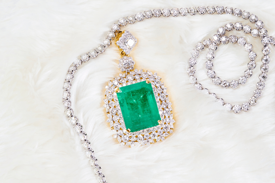 custom jewelers Columbus, Ohio - emerald and diamond necklace