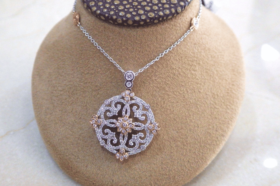Fana jewelry Dayton, Ohio - Fana designer pendant and chain necklace