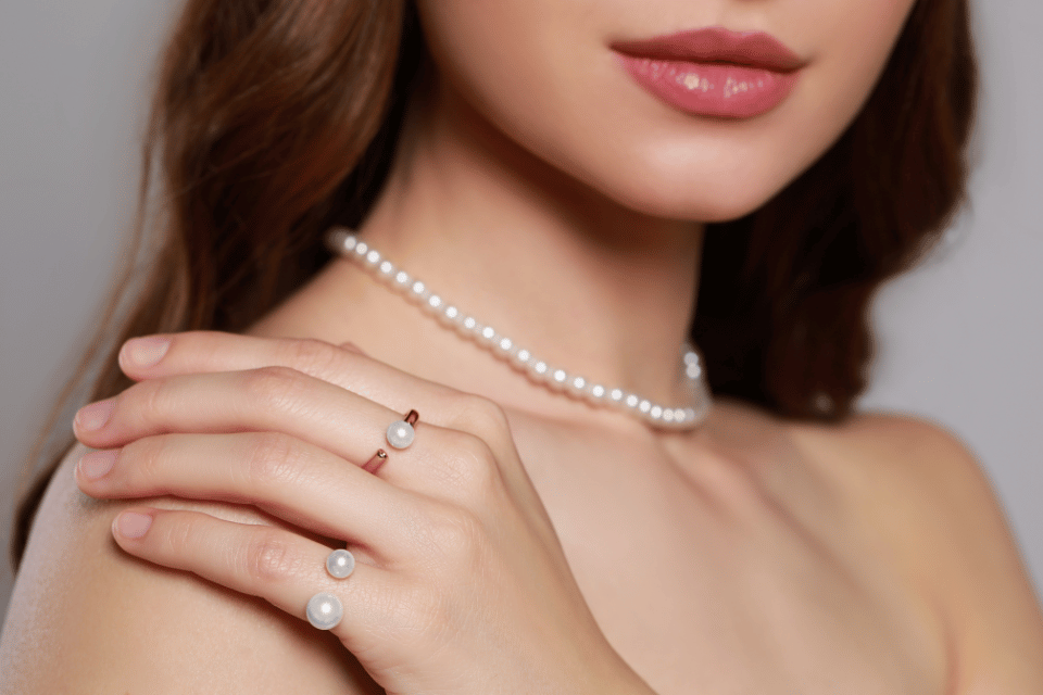Gift Guide for Christmas - jewelry gifts for young women and teenage girls