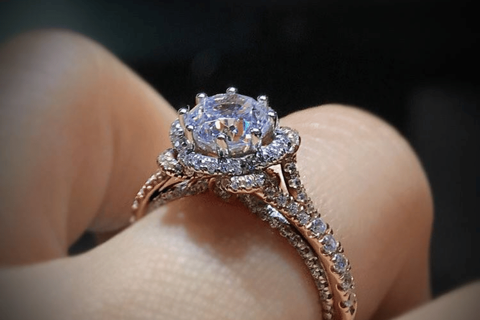 Verragio Rings Dayton, Ohio - woman's hand with engagement ring