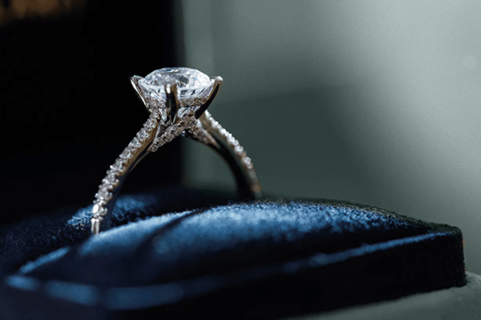 Where can I sell my ring near me? Risks of online marketplaces